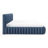Modrá posteľ s úložným priestorom