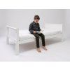 Dieťa na bielej detskej posteli Noble Adult Bed [aap]